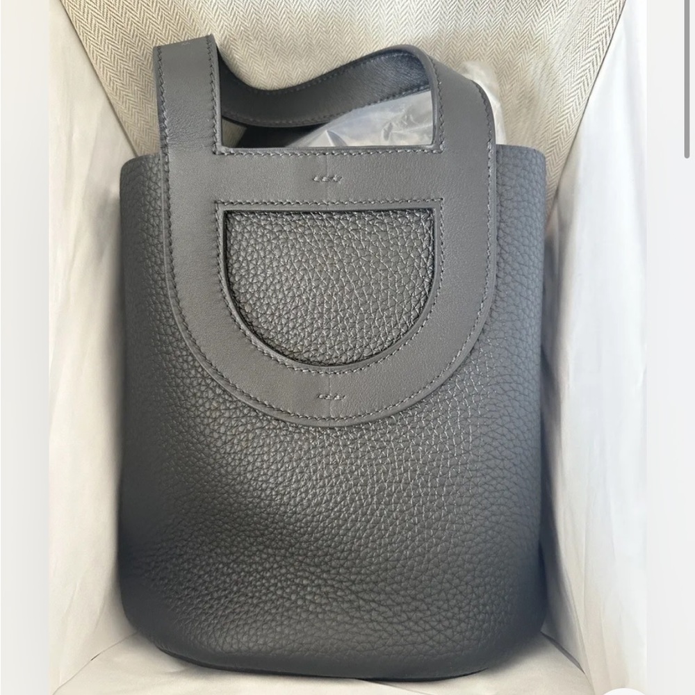 Hermes In The Loop 18 PM Black Taurillon Clemente Handbag GHW
